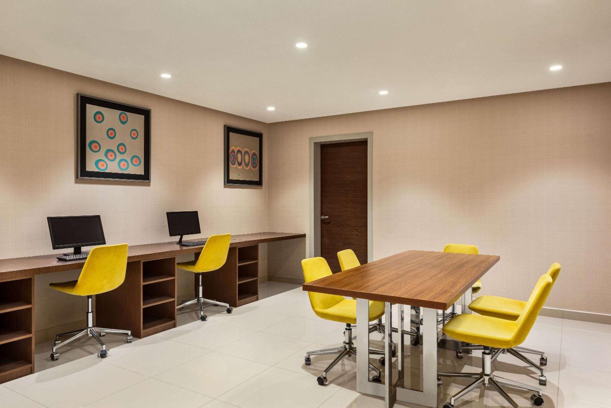 Ramada By Wyndham Makkah Zad Al Tayseer Mecca Exterior foto