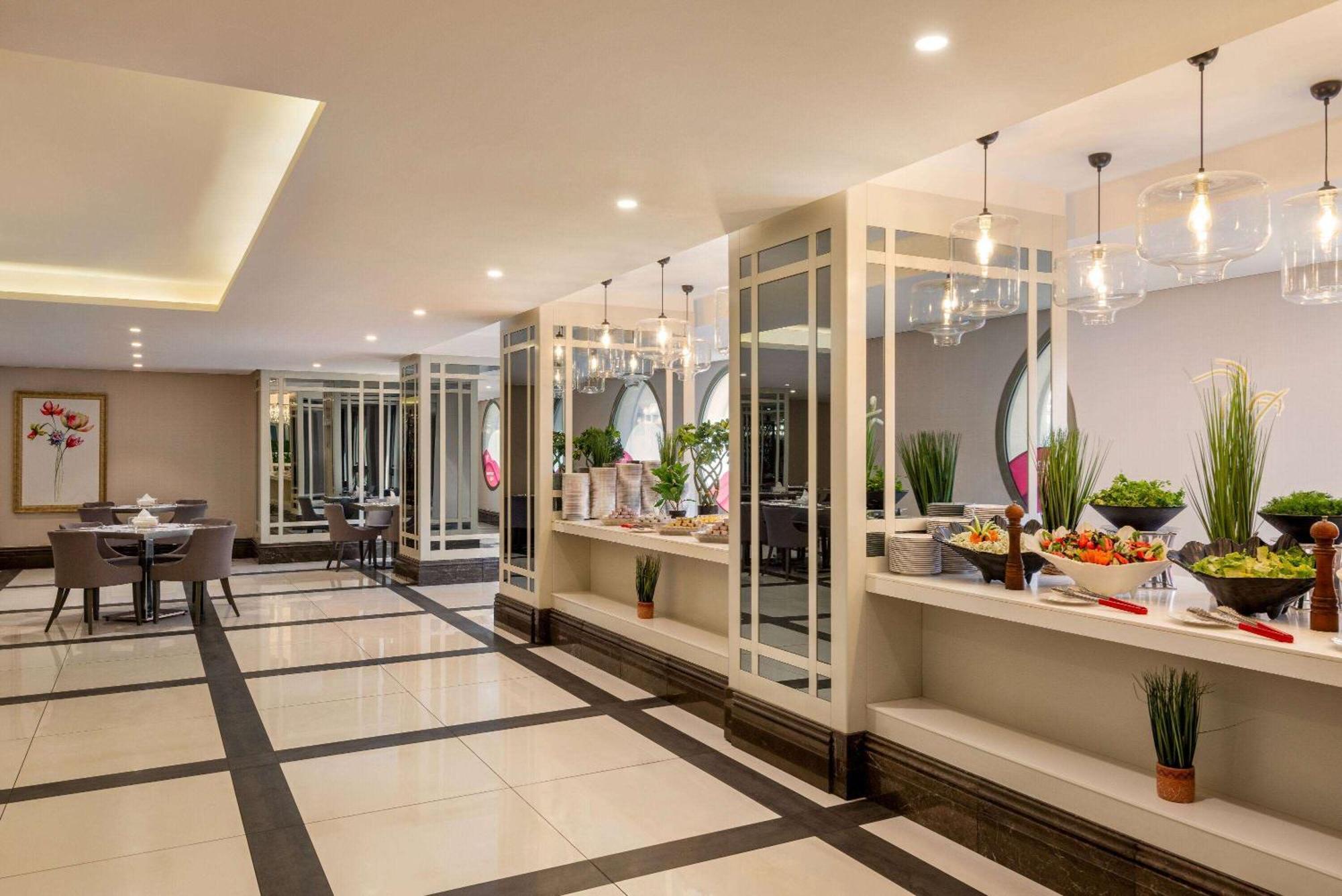Ramada By Wyndham Makkah Zad Al Tayseer Mecca Exterior foto